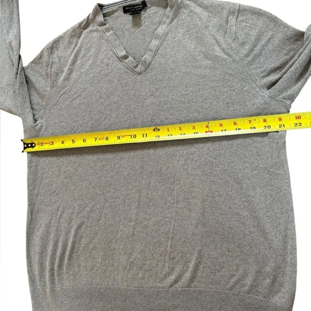 Banana Republic Sweater Silk Cashmere Luxury Blend V Neck Office Mens Large Gray